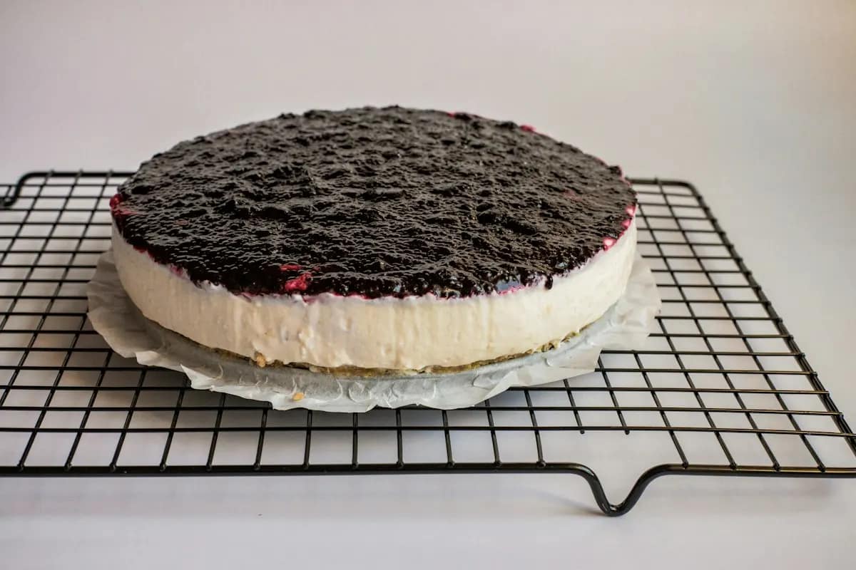 Cheesecake com gelatina ou assado: qual a diferença?